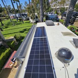 SOLAR PANEL RV MOTORHOME SYSTEM (INSTALLED)