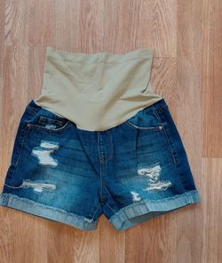 Maternity shorts size M