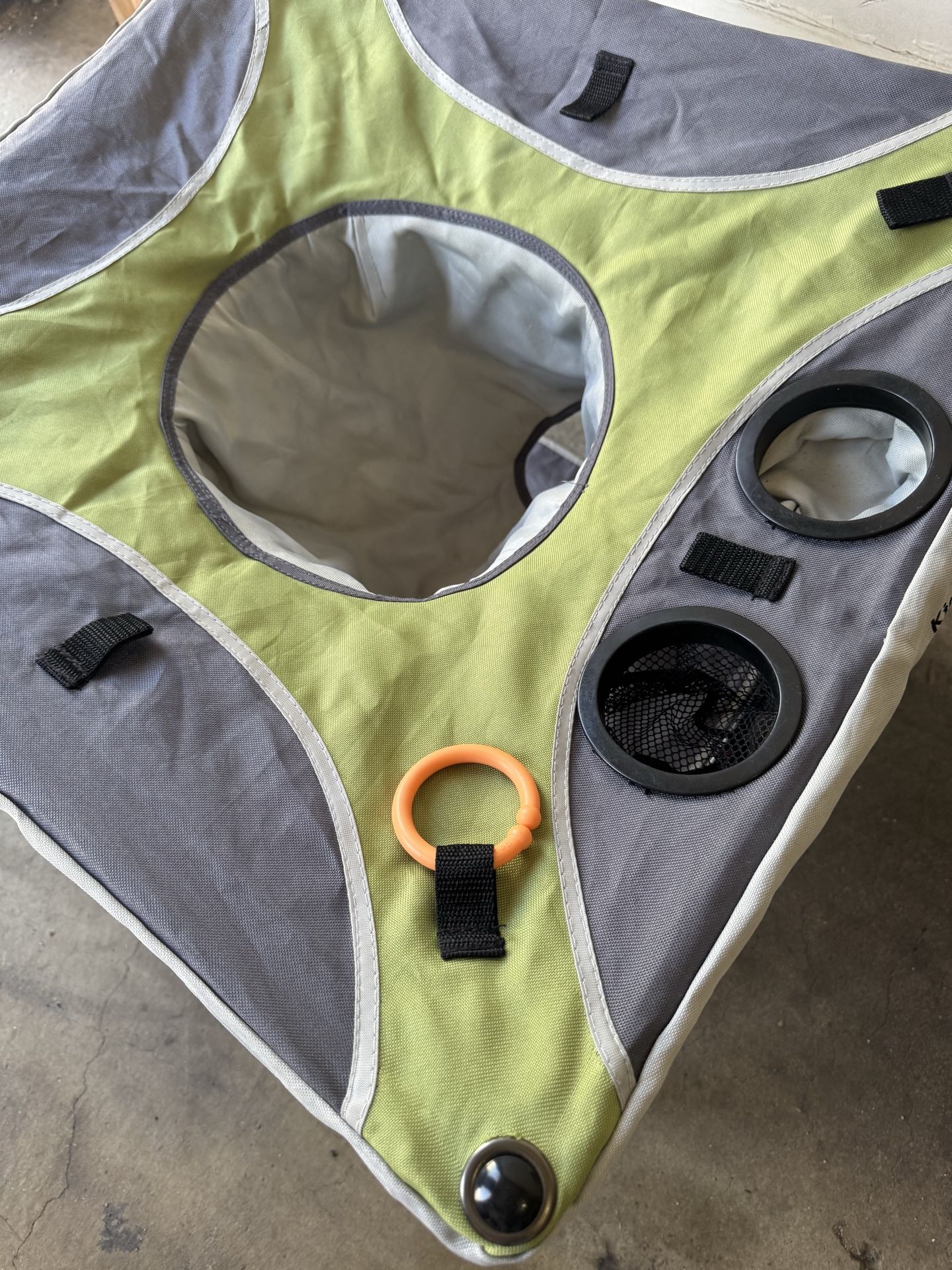 Portable baby seat