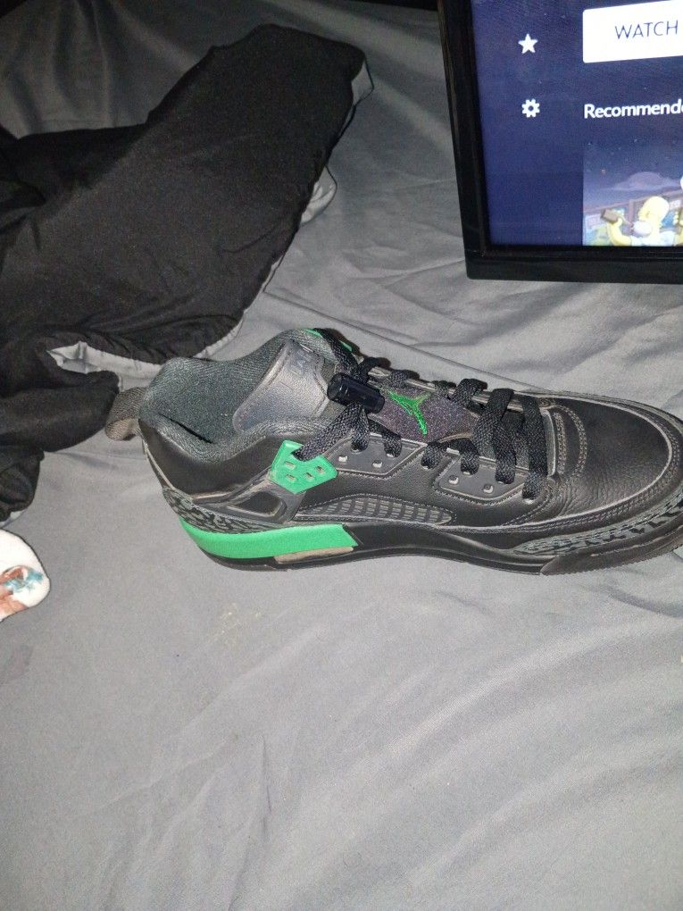 Selling Jordans Shoes