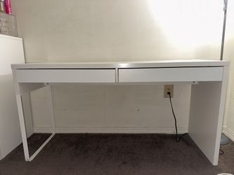 White desk + white desk chair