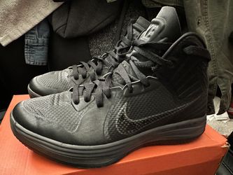 Nike basketball Shoes Sz8 Men’s ….OBO
