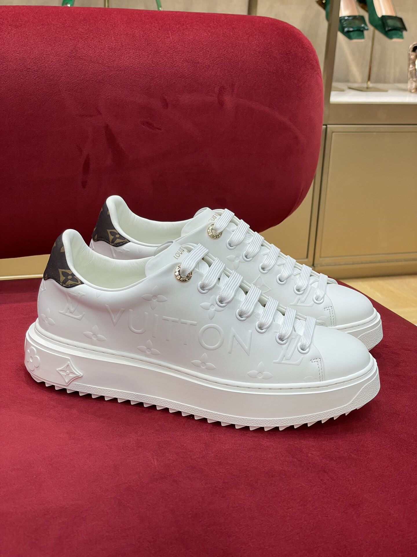Louis Vuitton Men’s White Sneaker With Box New