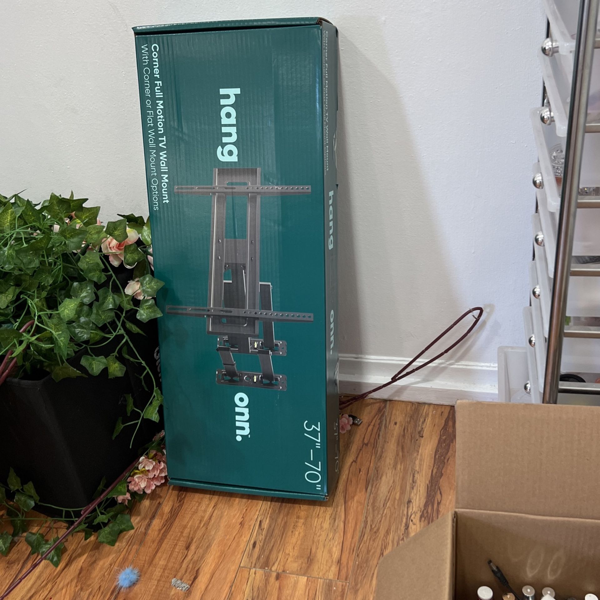 TV Mount Hang Onn 37-70” Full Motion