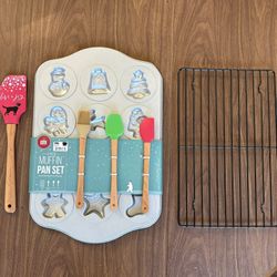 NWT 6 Piece Christmas Baking Set