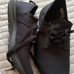 NEW BALANCE SIZE 8