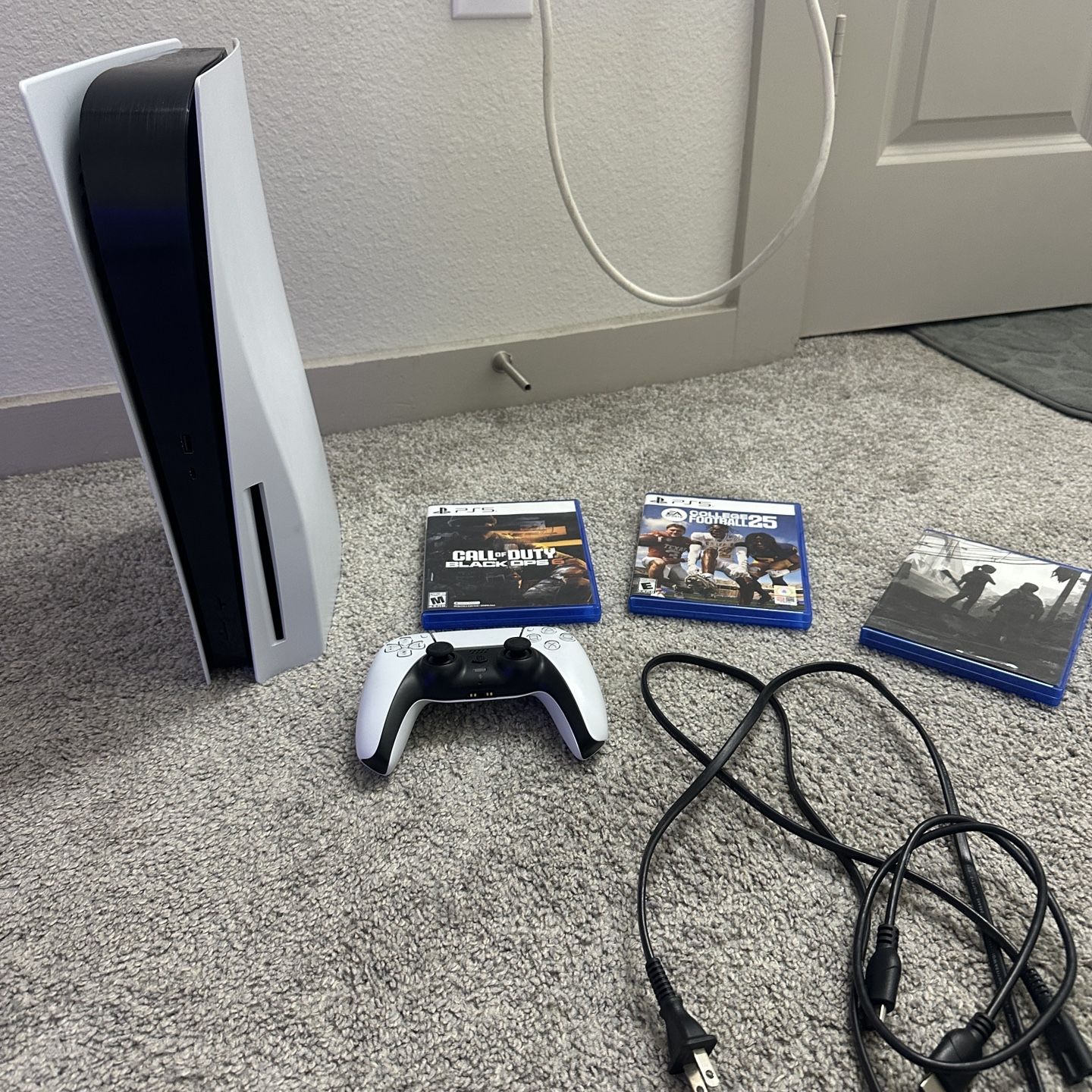 PS5 w/ Controller + Games (CFB25, TLOU Remastered, BO6 Disc) for Sale ...