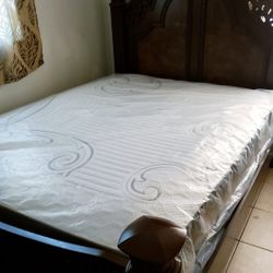 NEW QUEEN MATTRESS. Bed frame is not available. Take it home the same day 👍
