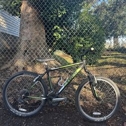 Trek 3500 Mountain Bike - 26” wheels - Bicycle Aluminium Medium frame