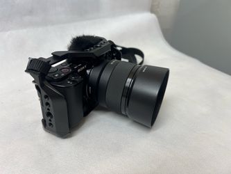 SONY ZV-E10 Camera with lens great condition working perfect NO CHARGER SELLING CHEAP