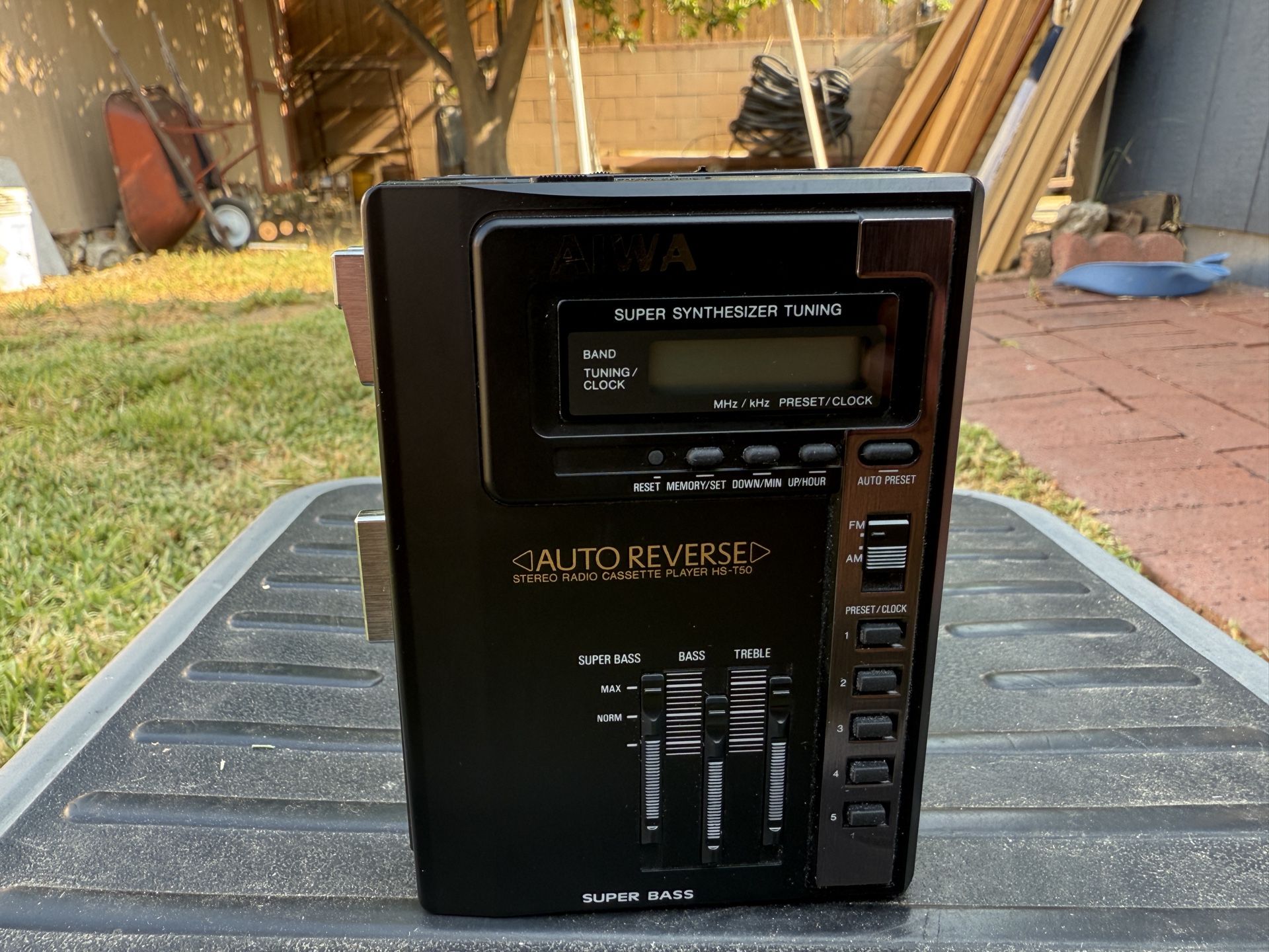 AIWA HS-T50 Cassette Tape Stereo AM-FM Radio Walkman