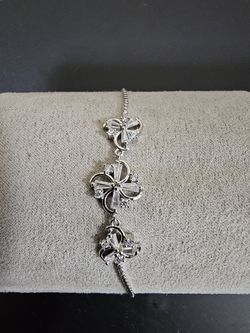 Flower Shaped Bracelet 