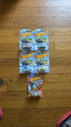 Hot Wheels Happy New Year 2024 Set of 5