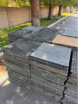 Rubber squares 2ftx2ftx1inch
