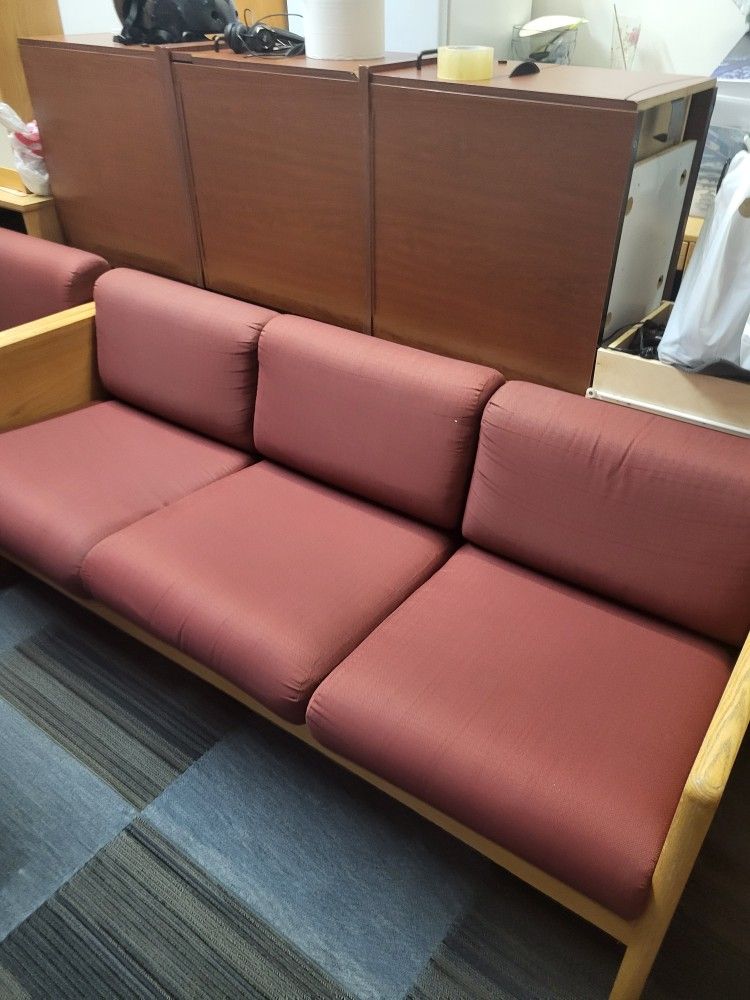 REAL WOOD, REAL QUALITY SOFA LIKE NEW (HOME1)