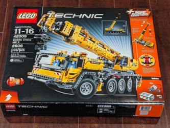 Brand new retired LEGO #42009 motorized mobile crane