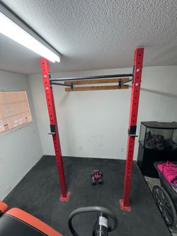 Wall mounted squat rack, and pull-up bar 4x4x8