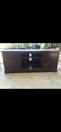 Free entertainment stand