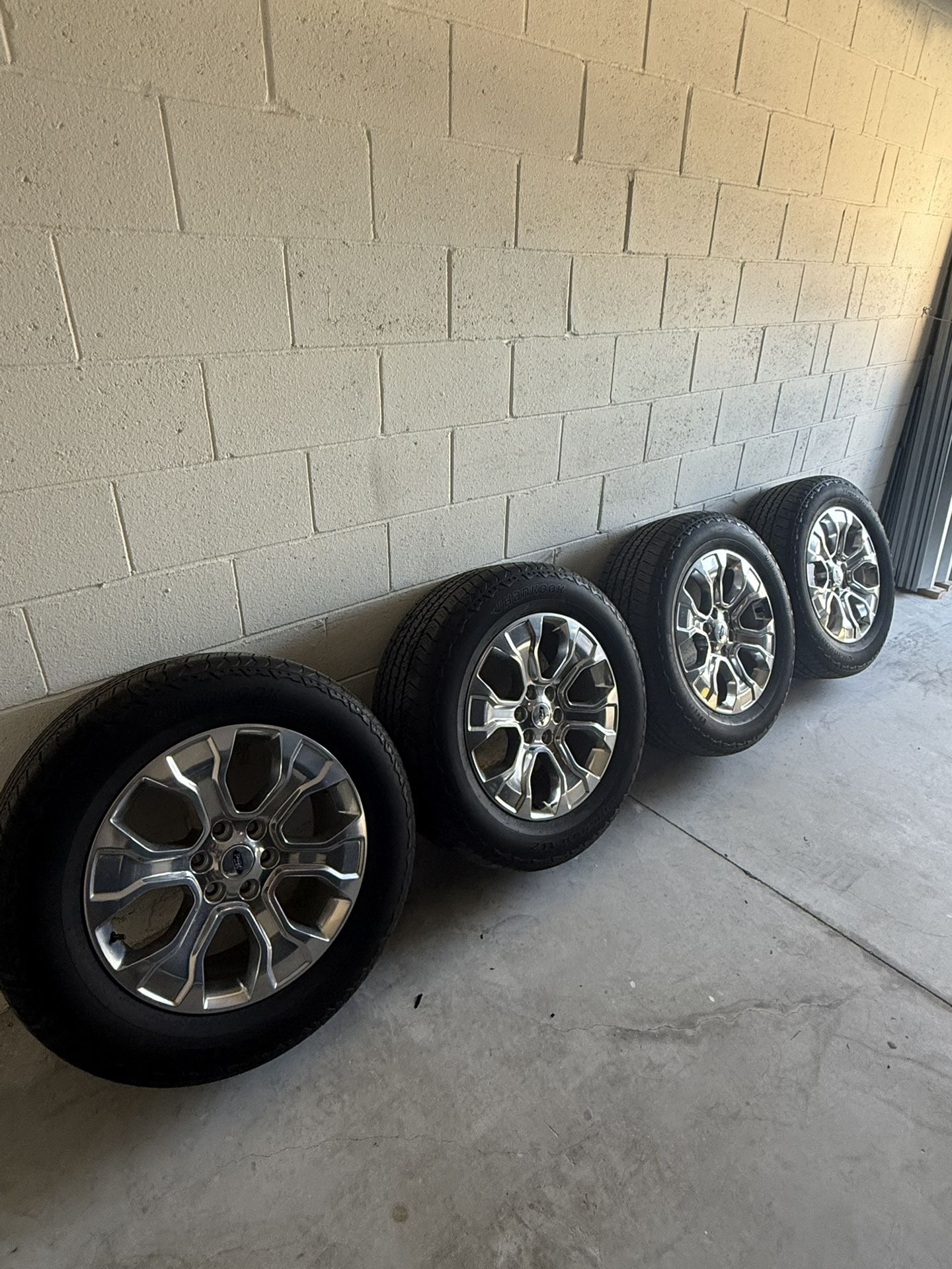 23 Ford F-150 Platinum Stock Wheels