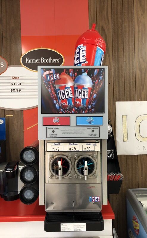 Commercial ICEE machine working