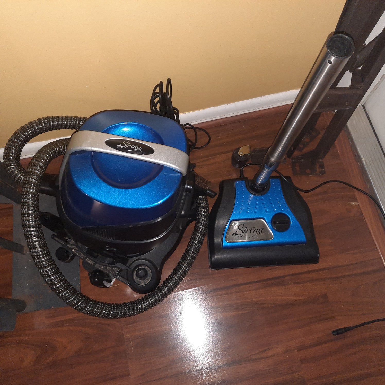 Sirena S10NA Vacuum Cleaner Water Based Home Cleaning System w/ Attachments