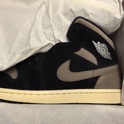 Air Jordan 1 MID SE black/olive Grey NEW