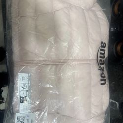 Amazon Essentials Women Lightweight Long-Sleeve Packable Hooded Puffer Jacket XS