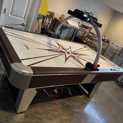 Air hockey table
