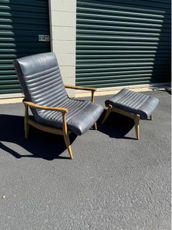 Chair + Foot Rest