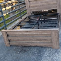 Cama Queen Y Mueble Con Espejo 