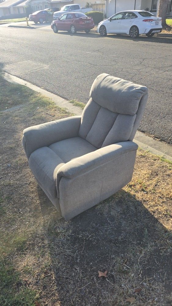 Free Curb Alert Recliner