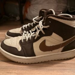 Wmns Air Jordan 1 Mid SE 'Cream Dark Chocolate'