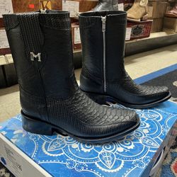 Size 9 Python half boot with zipper on the side