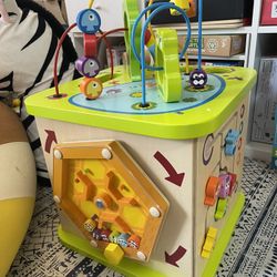 Hape Country Critters Play Cube| Wooden Learning Puzzle Toy for Toddlers, 5-Sided Activity Centre with Animal Friends, Shapes, Mazes, Wooden Balls, Sh