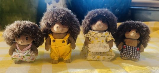 Sylvanian Families calico Critters Hedgehog family