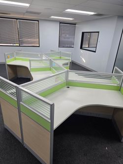 Office Cubicle Workstation Set with Glass Panels