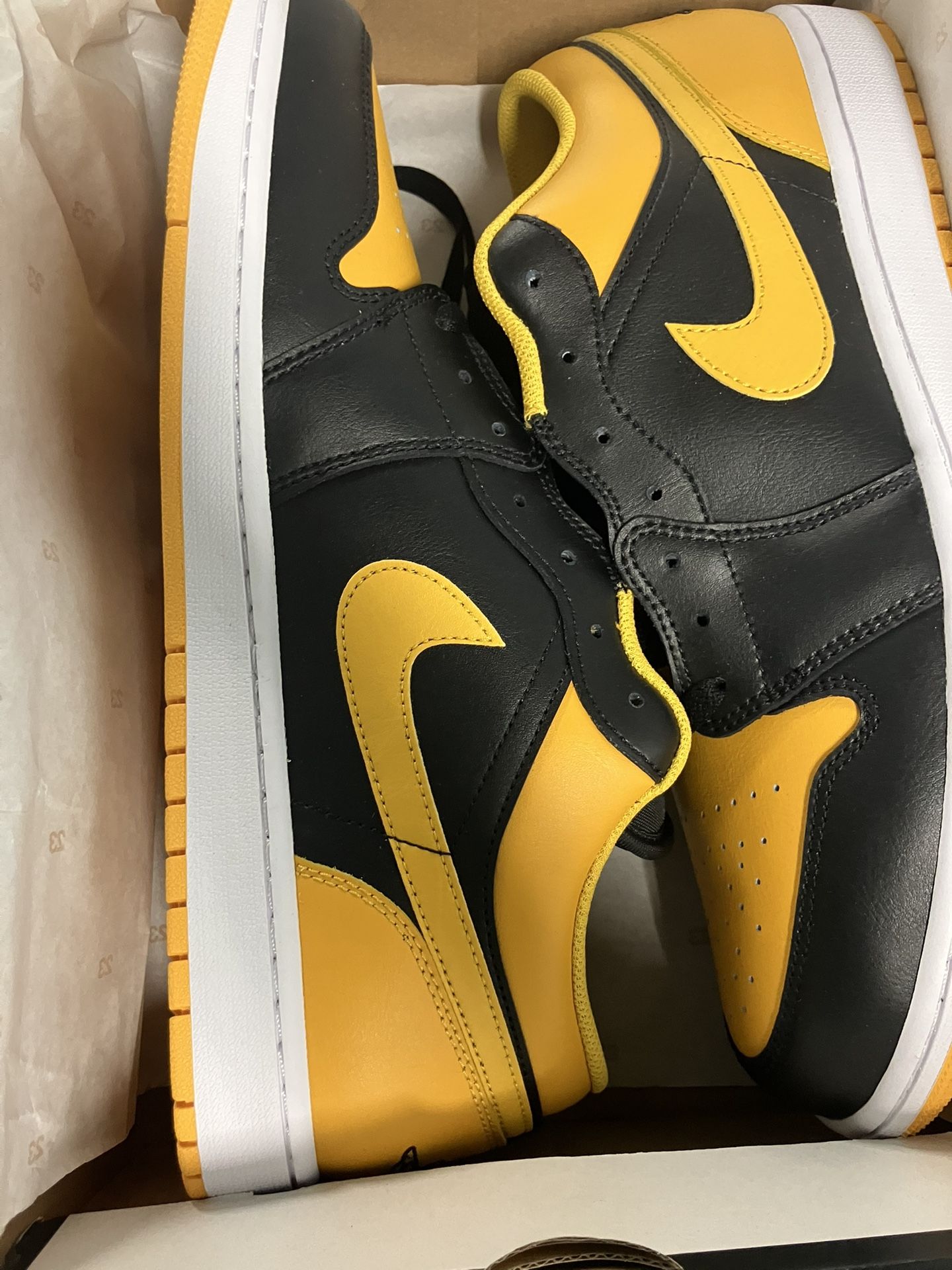 Men’s Retro Jordan 1 Low 