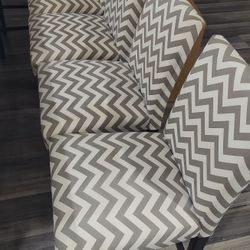 4 Counter Height Bar Stools 