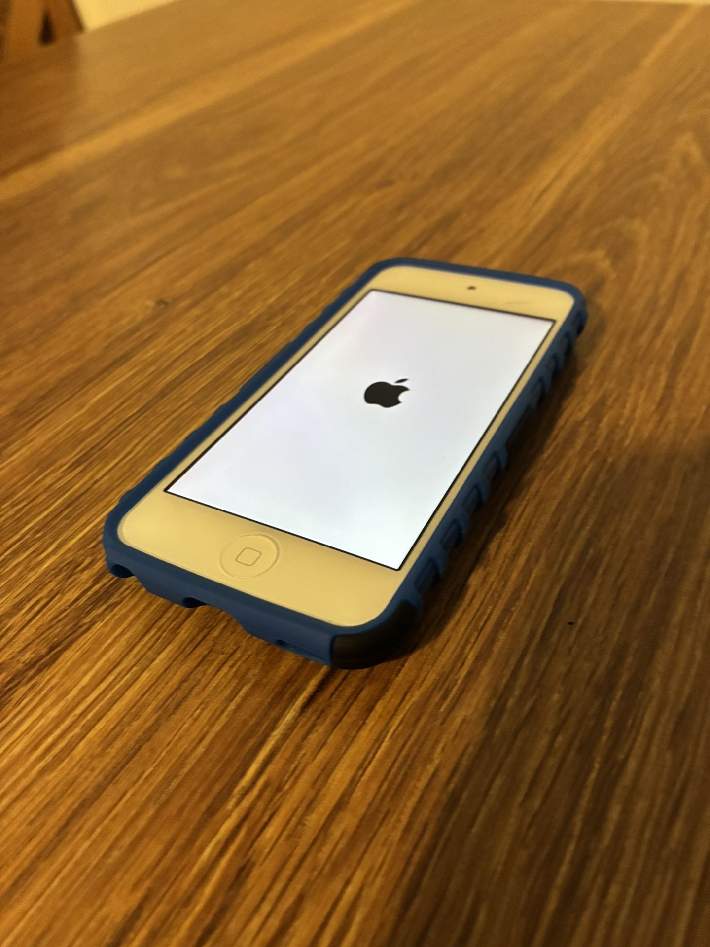 Blue iPod Touch (7th Gen) 32 Gig