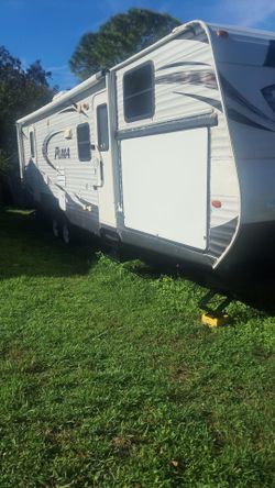 2013 PUMA  PALOMINO 33 ft  BY FOREST  RIVER32 ft