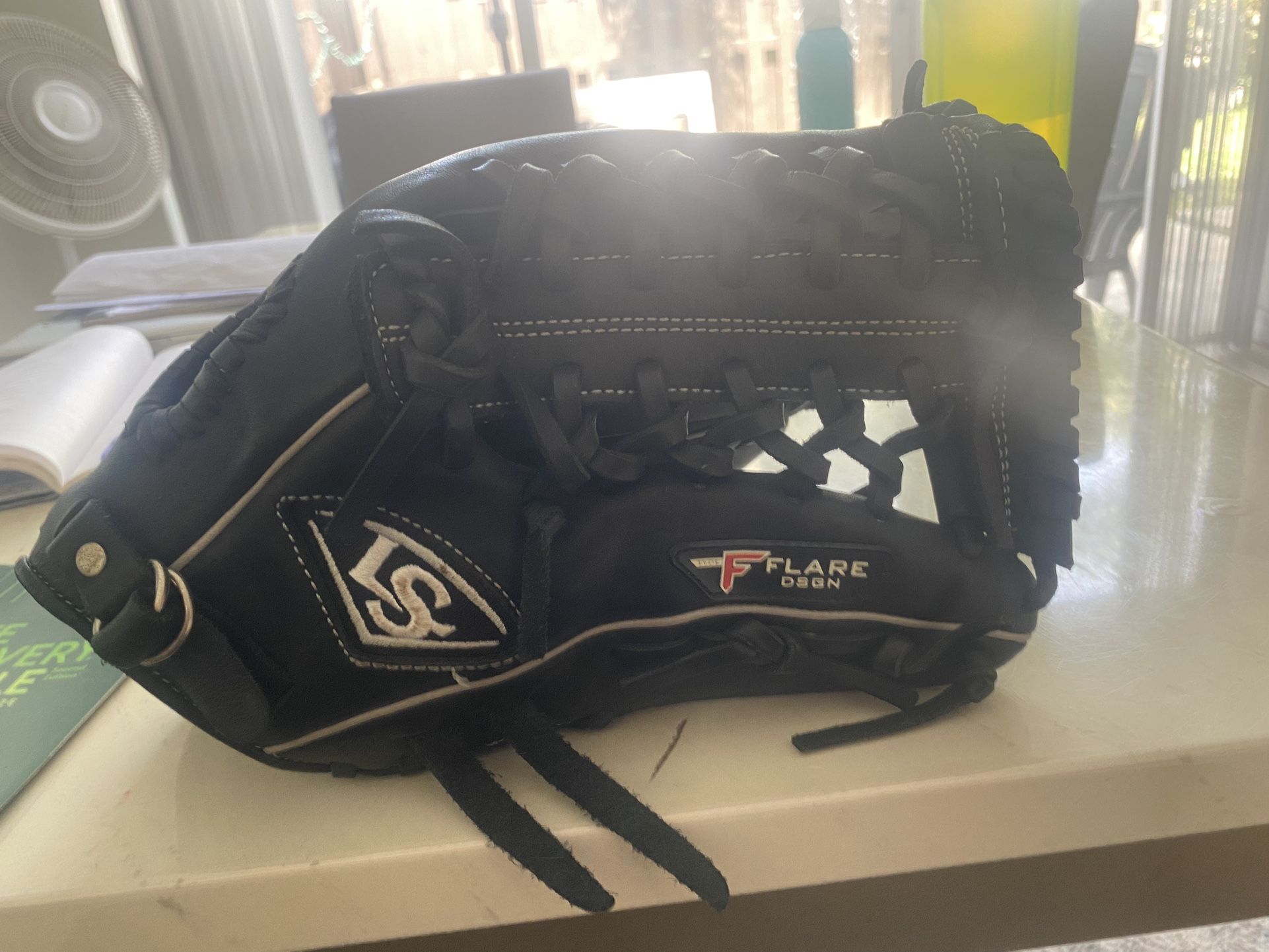 Louisville Slugger Pro Flare 13 Inch Baseball Glove FGPF14-BK1301 Right Hand Throw