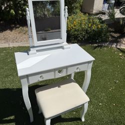 White Wood Vanity with Cushioned Stool