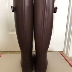 Hunter Tall Rain Boots - Women’s Size 6 - Matte Burgundy - Box Included