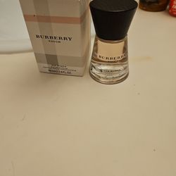 Burberry Woman Perfume 