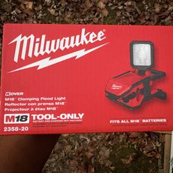Brand New Milwaukee M18 Clamping Flood Light with M18 Battery 