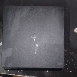 PLAYSTATION 4 SLIM 