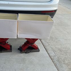 Very Nice 2 Night Stand Lights Sturdy Lamps with  Red Metal Support 