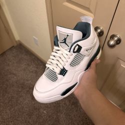 Jordan 4s