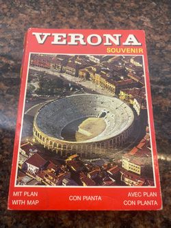 Verona Souvenir Book with Map 80 postcards