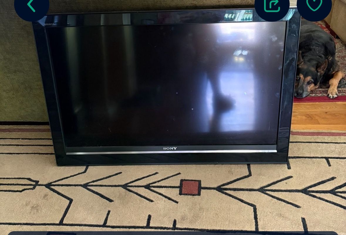 Sony Bravia 40" LCD Color TV. model KDL-40V3000 plus Remote control and wall bracket.